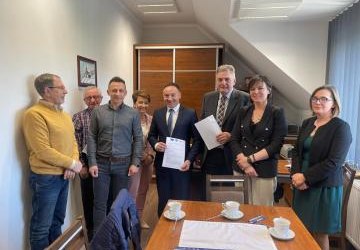 Podpisanie umowy- „Rozbudowa sieci kanalizacyjnej w miejscowościach Krużlowa Wyżna, Stara Wieś w Gminie Grybów”